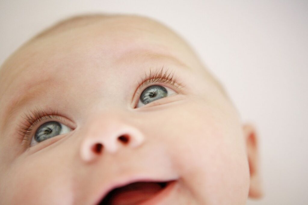 baby with blue eyes