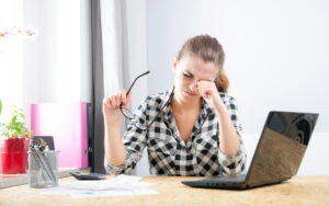 woman at computer with dry eyes