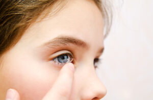 kid putting in contact lenses