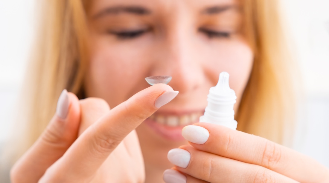 contact lens on finger