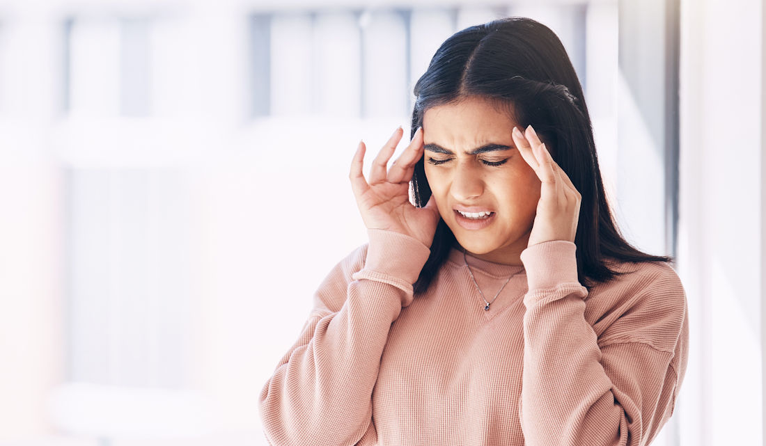 woman experiencing migraines